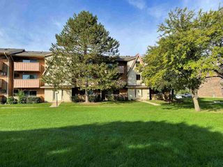 5 Cedar Court 5, Vernon Hills, IL 60061