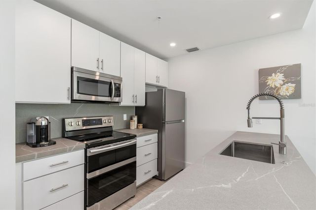 332 COCOANUT AVENUE 411, Sarasota, FL 34236