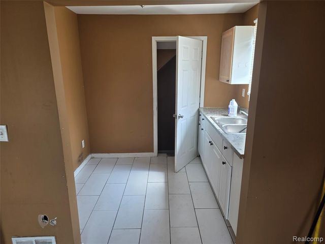 19700 Russell Street, Highland Park, MI 48203