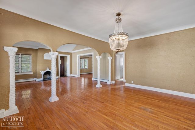 627 Washington Road, Grosse Pointe, MI 48230