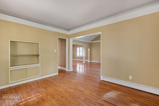 627 Washington Road, Grosse Pointe, MI 48230