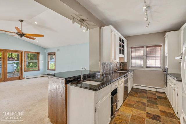 627 Washington Road, Grosse Pointe, MI 48230