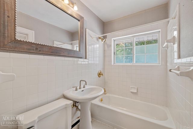 627 Washington Road, Grosse Pointe, MI 48230