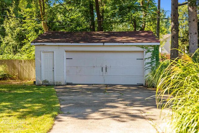 627 Washington Road, Grosse Pointe, MI 48230