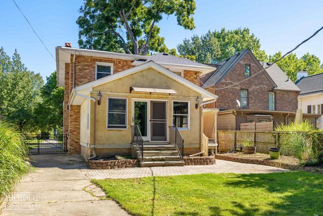 627 Washington Road, Grosse Pointe, MI 48230