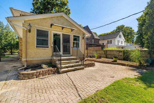 627 Washington Road, Grosse Pointe, MI 48230