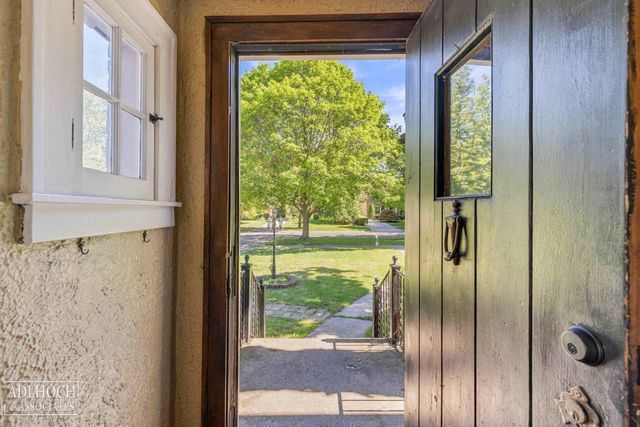 627 Washington Road, Grosse Pointe, MI 48230