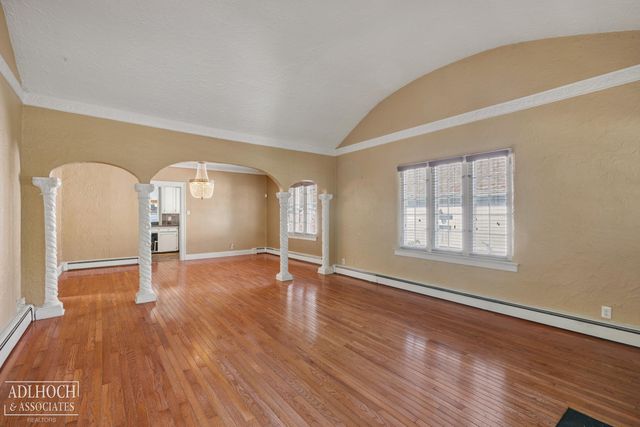 627 Washington Road, Grosse Pointe, MI 48230