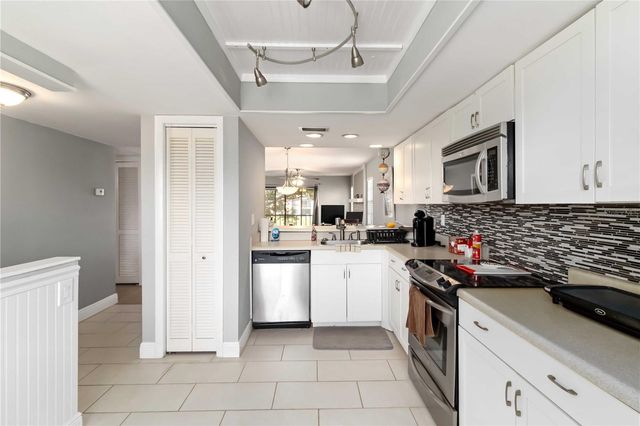 118 LAKEVIEW WAY 118, Oldsmar, FL 34677