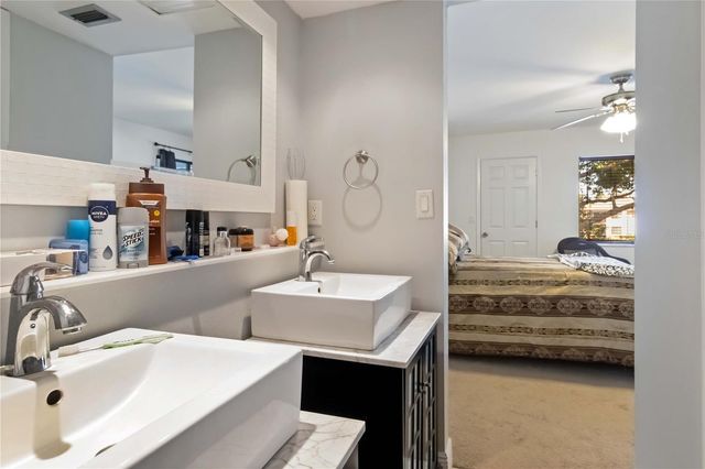 118 LAKEVIEW WAY 118, Oldsmar, FL 34677