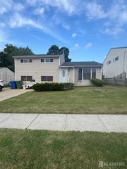 4 Dunlap Drive, Sayreville, NJ 08859