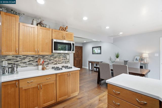 136 Pacific Ave, Pacifica, CA 94044