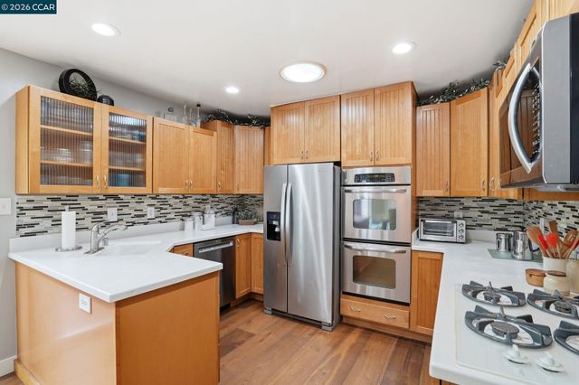 136 Pacific Ave, Pacifica, CA 94044