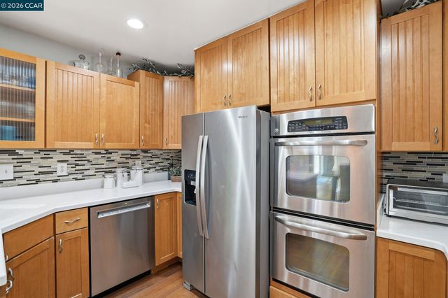 136 Pacific Ave, Pacifica, CA 94044