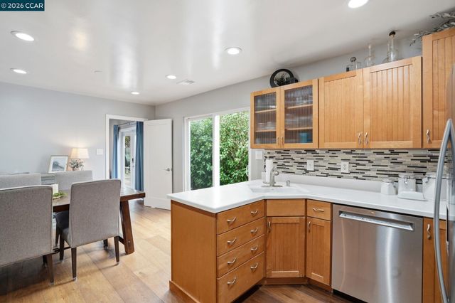 136 Pacific Ave, Pacifica, CA 94044