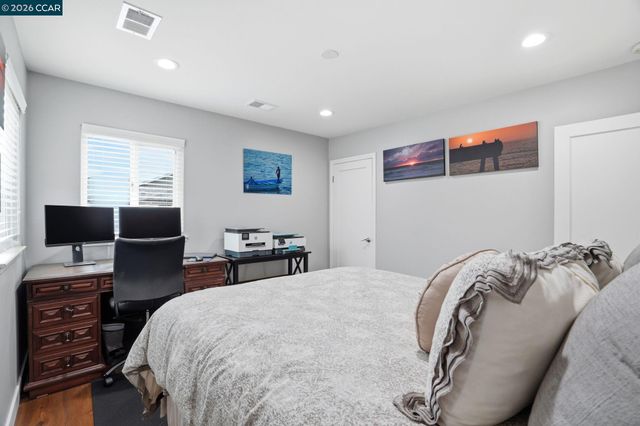 136 Pacific Ave, Pacifica, CA 94044