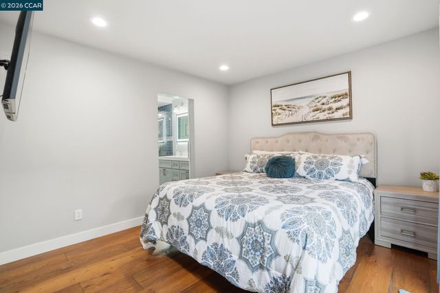 136 Pacific Ave, Pacifica, CA 94044