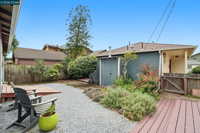 136 Pacific Ave, Pacifica, CA 94044