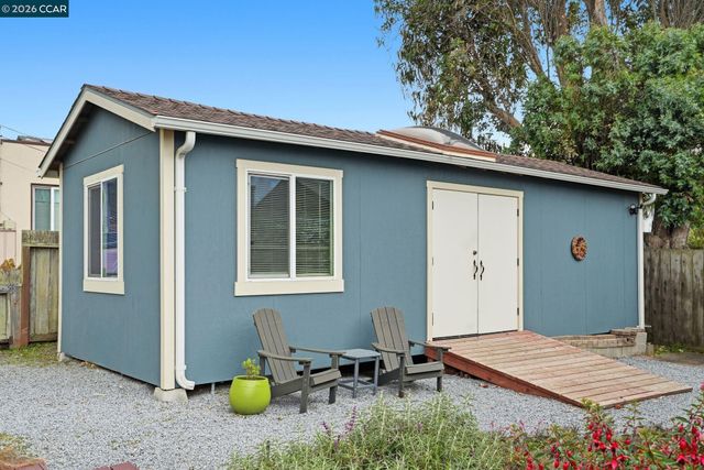 136 Pacific Ave, Pacifica, CA 94044