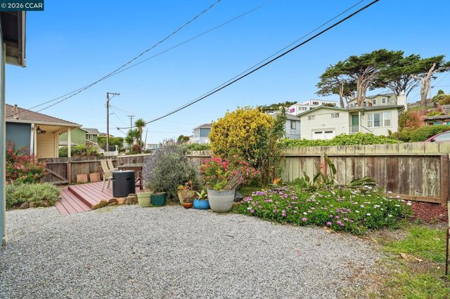 136 Pacific Ave, Pacifica, CA 94044