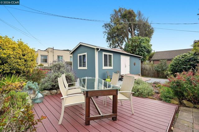 136 Pacific Ave, Pacifica, CA 94044