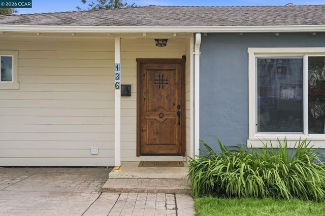 136 Pacific Ave, Pacifica, CA 94044