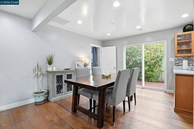 136 Pacific Ave, Pacifica, CA 94044