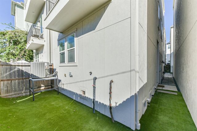 1313 W 24th Street B, Houston, TX 77008