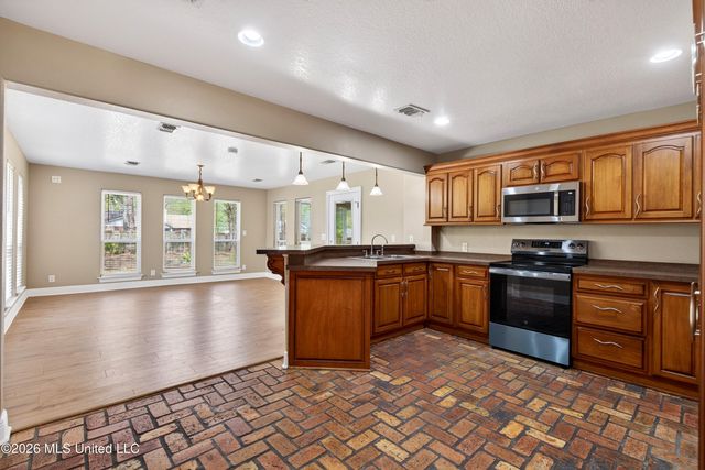 1332 Oak Street, Ocean Springs, MS 39564