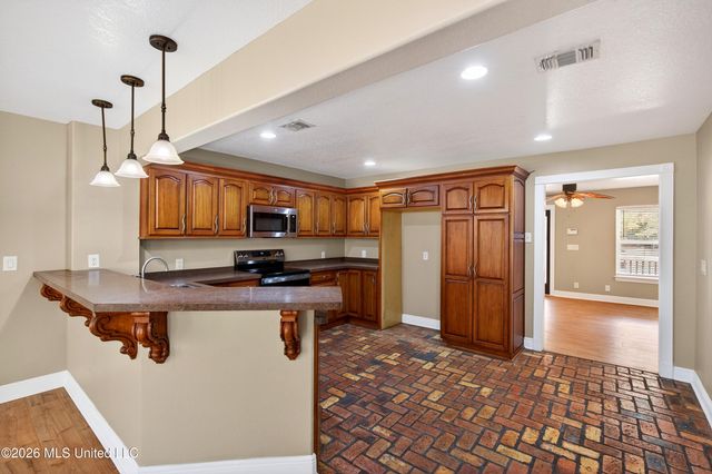 1332 Oak Street, Ocean Springs, MS 39564