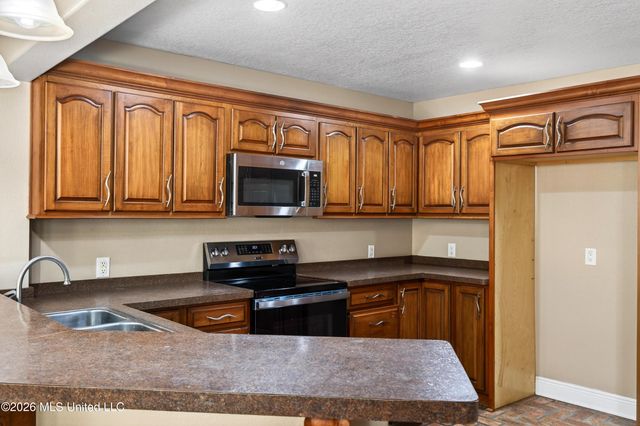 1332 Oak Street, Ocean Springs, MS 39564