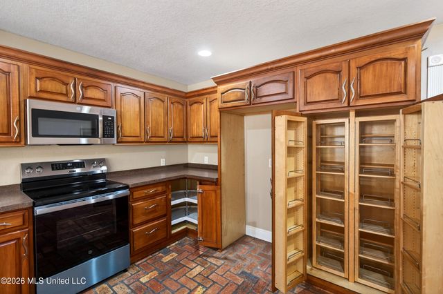 1332 Oak Street, Ocean Springs, MS 39564