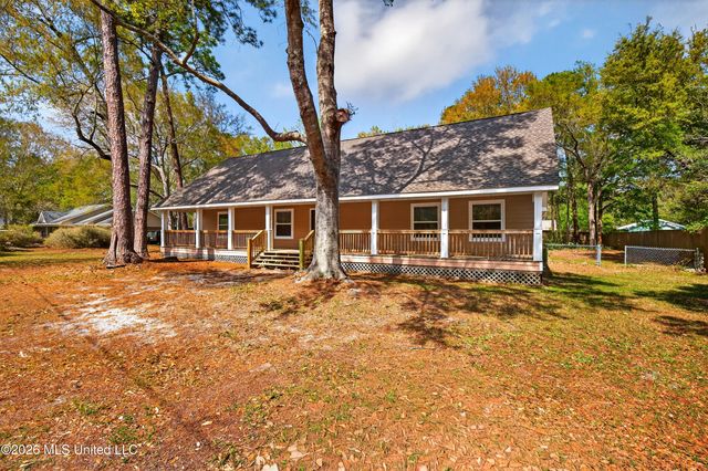 1332 Oak Street, Ocean Springs, MS 39564