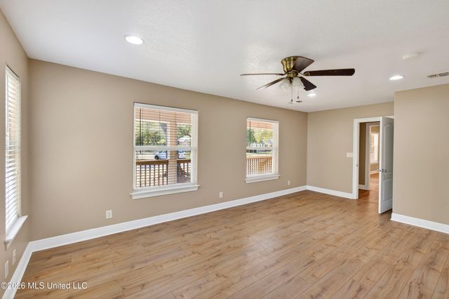 1332 Oak Street, Ocean Springs, MS 39564