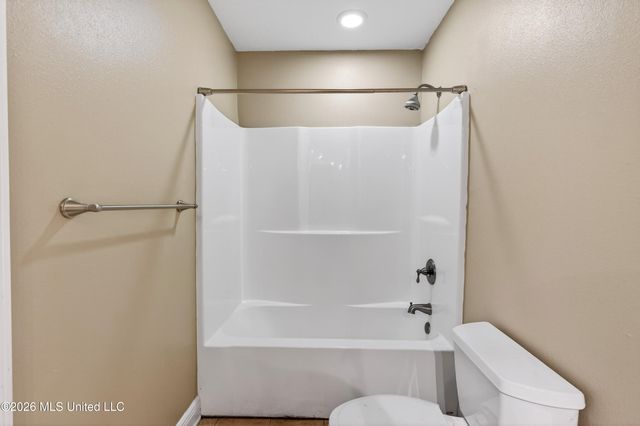 1332 Oak Street, Ocean Springs, MS 39564