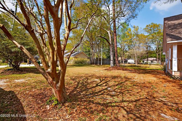 1332 Oak Street, Ocean Springs, MS 39564