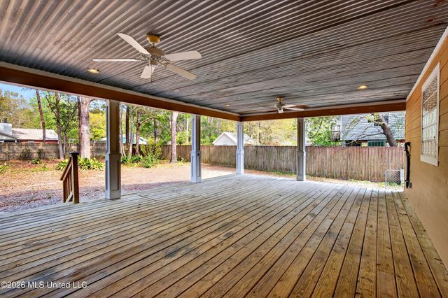1332 Oak Street, Ocean Springs, MS 39564
