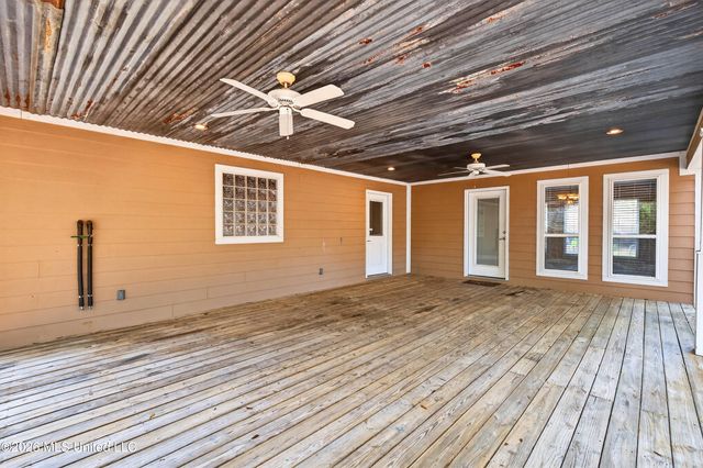 1332 Oak Street, Ocean Springs, MS 39564