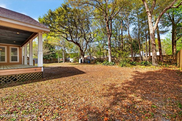 1332 Oak Street, Ocean Springs, MS 39564