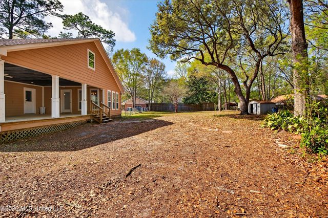 1332 Oak Street, Ocean Springs, MS 39564