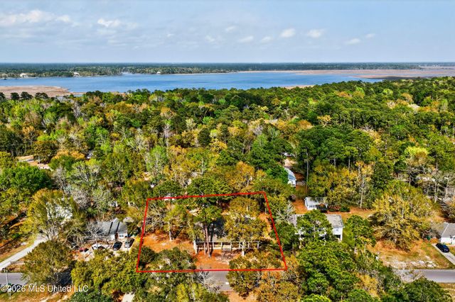 1332 Oak Street, Ocean Springs, MS 39564