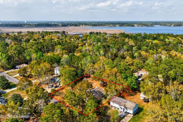 1332 Oak Street, Ocean Springs, MS 39564