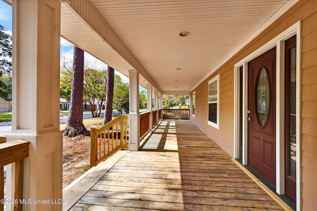 1332 Oak Street, Ocean Springs, MS 39564