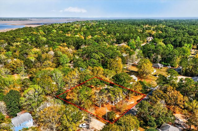 1332 Oak Street, Ocean Springs, MS 39564