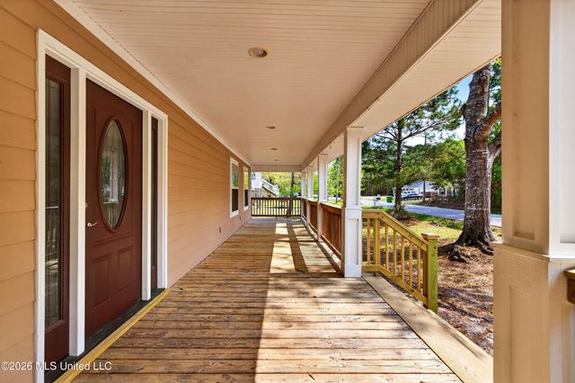 1332 Oak Street, Ocean Springs, MS 39564
