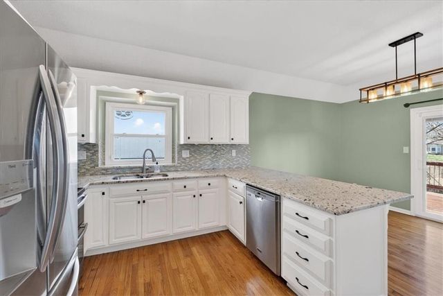 1541 NE Neawanna Drive, Lee's Summit, MO 64086