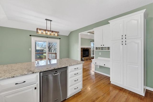 1541 NE Neawanna Drive, Lee's Summit, MO 64086