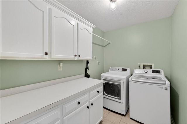 1541 NE Neawanna Drive, Lee's Summit, MO 64086