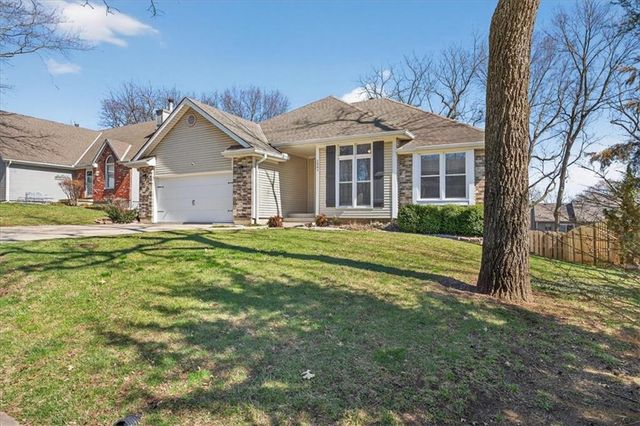 1541 NE Neawanna Drive, Lee's Summit, MO 64086