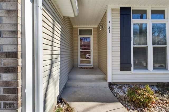1541 NE Neawanna Drive, Lee's Summit, MO 64086